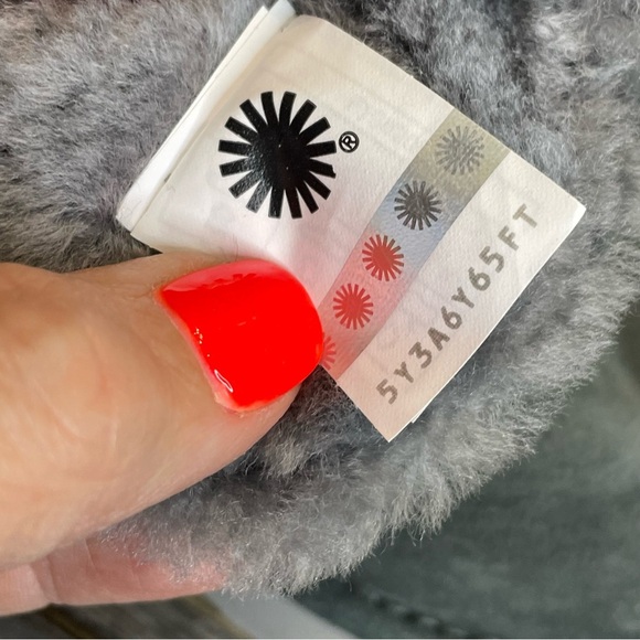 UGG Abree Ankle Boots Side zip. Size 7. Suede leather. Pre-owned - Picture 7 of 8